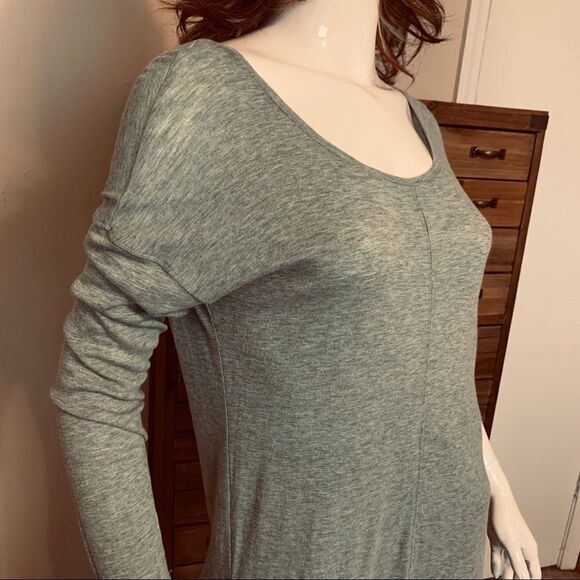 LUCY & LAUREL Sage Green Top size M - Picture 1 of 14